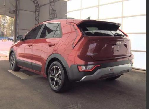 Burgundy 2023 Kia Niro EX