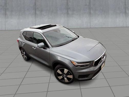 2019 Volvo XC40 T5 Momentum