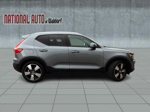 2019 Volvo XC40 T5 Momentum