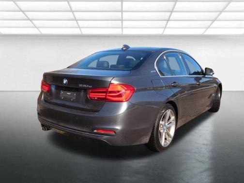 2017 BMW 330e iPerformance