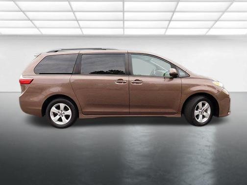 2020 Toyota Sienna LE