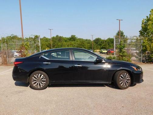 Black 2024 Nissan Altima 2.5 SV