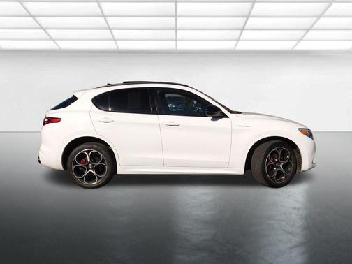 2022 Alfa Romeo Stelvio Veloce
