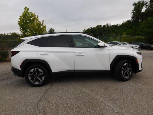 White 2025 Hyundai TUCSON SEL