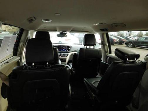 2023 Chrysler Pacifica Touring-L