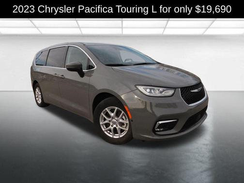 2023 Chrysler Pacifica Touring-L
