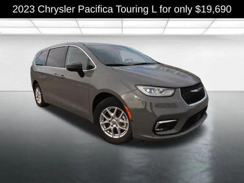 2023 Chrysler Pacifica Touring-L