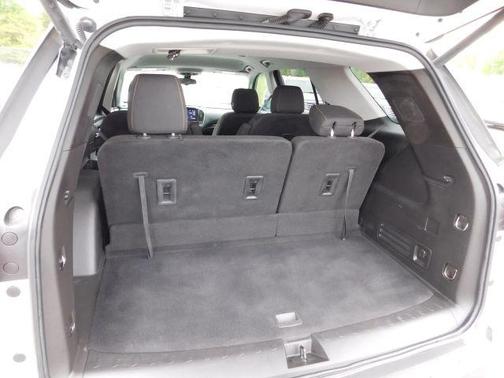 White 2021 Chevrolet Traverse LT Cloth