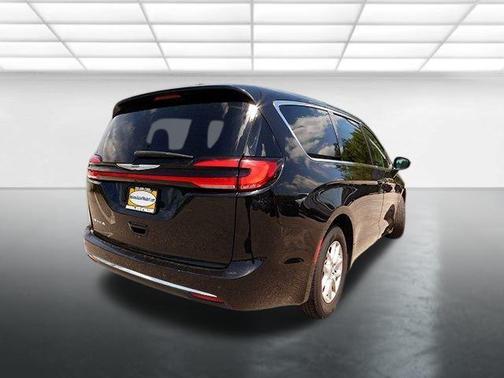 2023 Chrysler Pacifica Touring-L