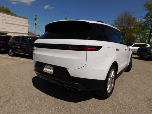 2025 Land Rover Range Rover Sport P360 SE