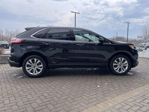Agate Black Metallic 2024 Ford Edge Titanium
