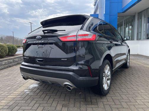 Agate Black Metallic 2024 Ford Edge Titanium