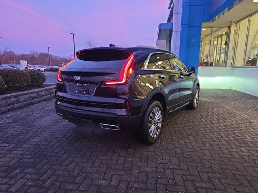 2025 Cadillac XT4 Premium Luxury