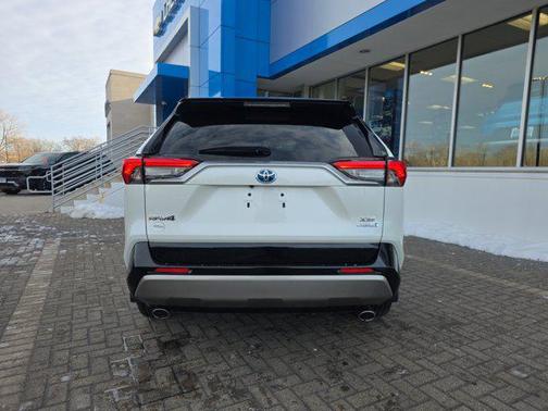 2022 Toyota RAV4 Hybrid SE