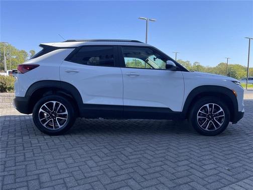 Summit White 2025 Chevrolet Trailblazer LT