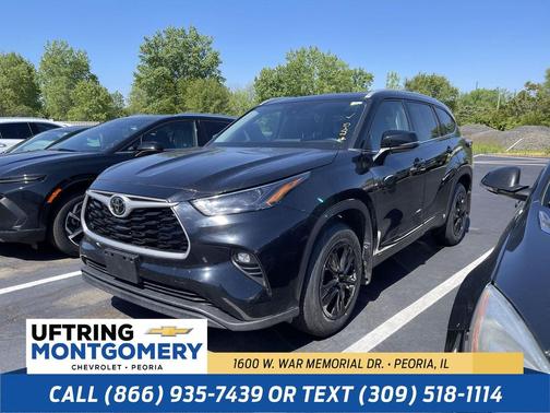 Midnight Black Metallic 2022 Toyota Highlander XLE