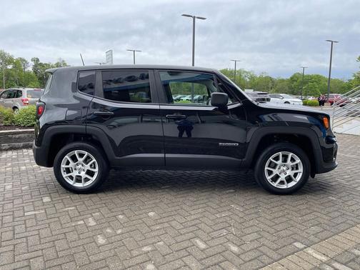 Black Clearcoat 2023 Jeep Renegade Latitude