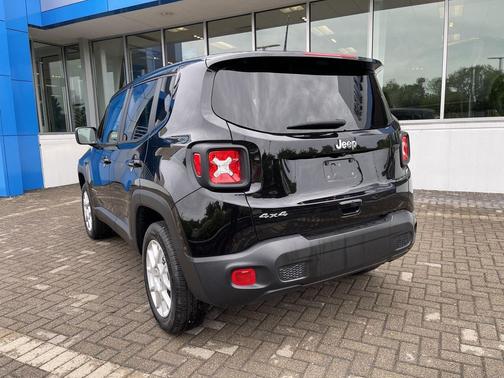 Black Clearcoat 2023 Jeep Renegade Latitude