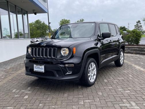 Black Clearcoat 2023 Jeep Renegade Latitude