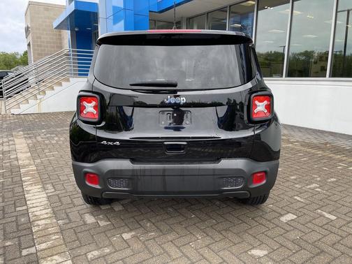 Black Clearcoat 2023 Jeep Renegade Latitude