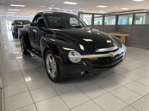Smokin Asphalt 2003 Chevrolet SSR LS