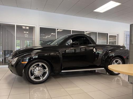 Smokin Asphalt 2003 Chevrolet SSR LS