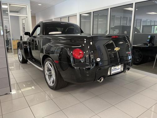 Smokin Asphalt 2003 Chevrolet SSR LS