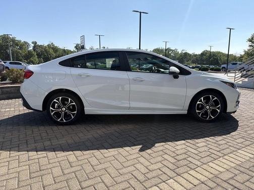 Summit White 2019 Chevrolet Cruze LT