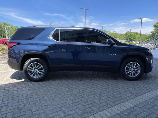 Northsky Blue Metallic 2023 Chevrolet Traverse LT Cloth