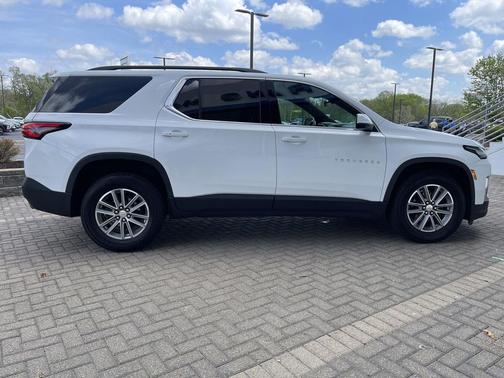 Summit White 2023 Chevrolet Traverse LT Cloth