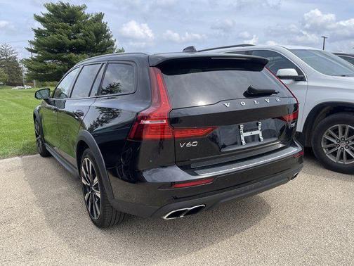 2022 Volvo V60 Cross Country T5