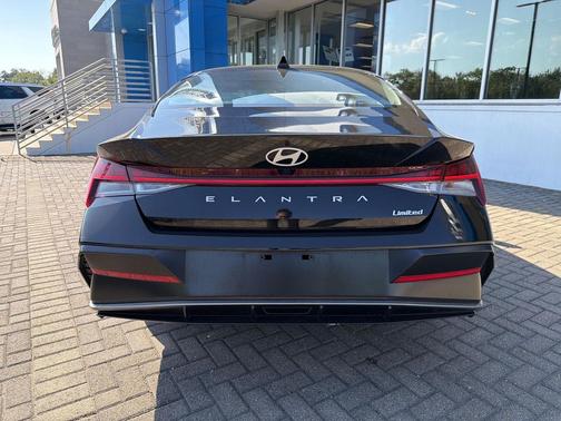 Abyss Black 2025 Hyundai ELANTRA Limited