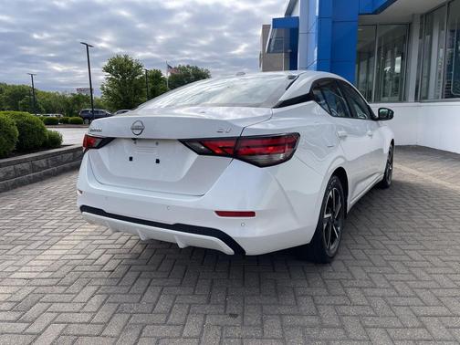 Aspen White Tricoat 2024 Nissan Sentra SV