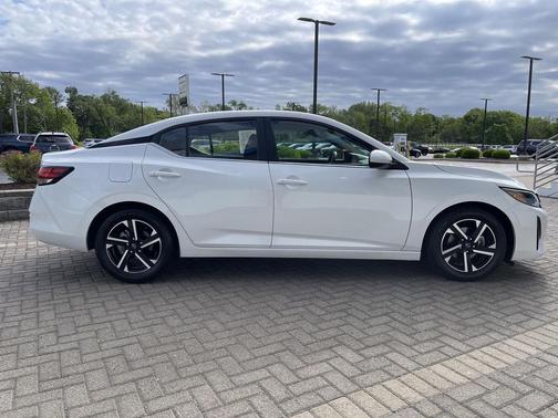 Aspen White Tricoat 2024 Nissan Sentra SV