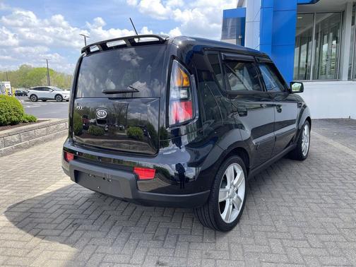 Shadow 2010 Kia Soul sport