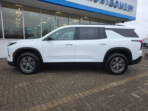 2025 Chevrolet Traverse LT