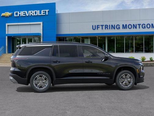 Mosaic Black Metallic 2026 Chevrolet Traverse LT