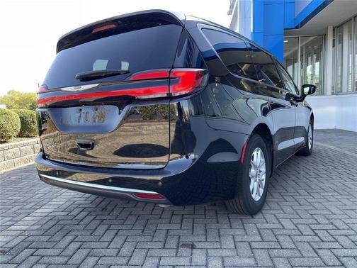 Diamond Black Crystal Pearlcoat 2024 Chrysler Pacifica Touring L