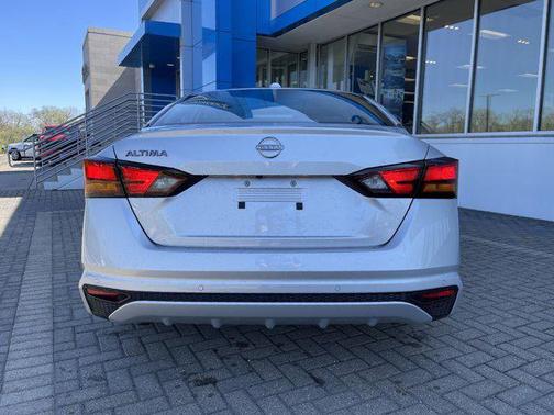 Brilliant Silver Metallic 2025 Nissan Altima SV FWD