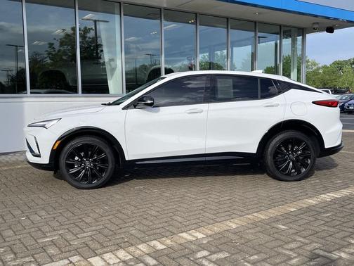 Summit White 2024 Buick Envista Sport Touring FWD