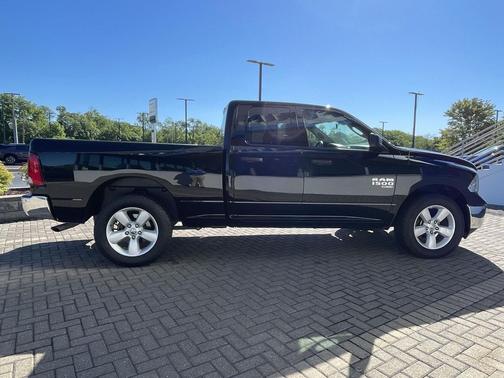 Diamond Black Crystal Pearlcoat 2024 RAM 1500 Classic SLT