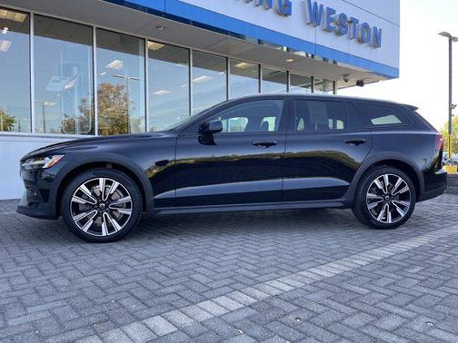 2022 Volvo V60 Cross Country T5