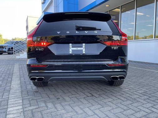 2022 Volvo V60 Cross Country T5