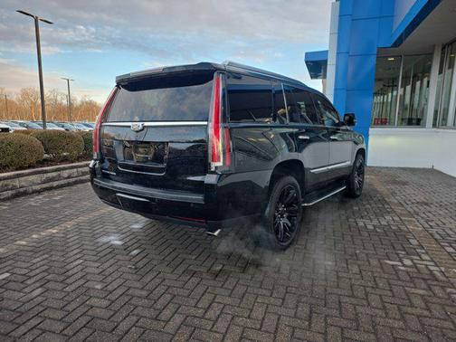 2018 Cadillac Escalade Luxury