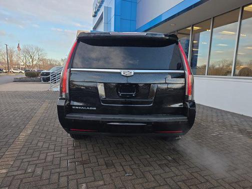 2018 Cadillac Escalade Luxury