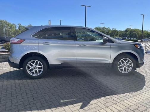 Iconic Silver Metallic 2023 Ford Edge SEL