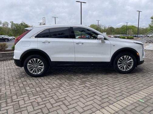 Crystal White Tricoat 2025 Cadillac XT4 Premium Luxury