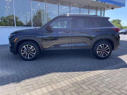 Mosaic Black Metallic 2026 Chevrolet Trailblazer LT