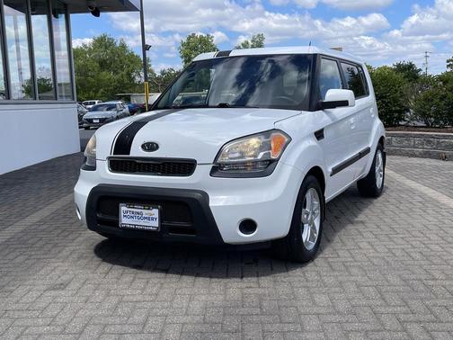 Clear White 2010 Kia Soul +