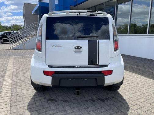 Clear White 2010 Kia Soul +